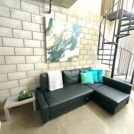 Modern 2 Bdrm W/Parking In The Heart Of Hillcrest Apartment